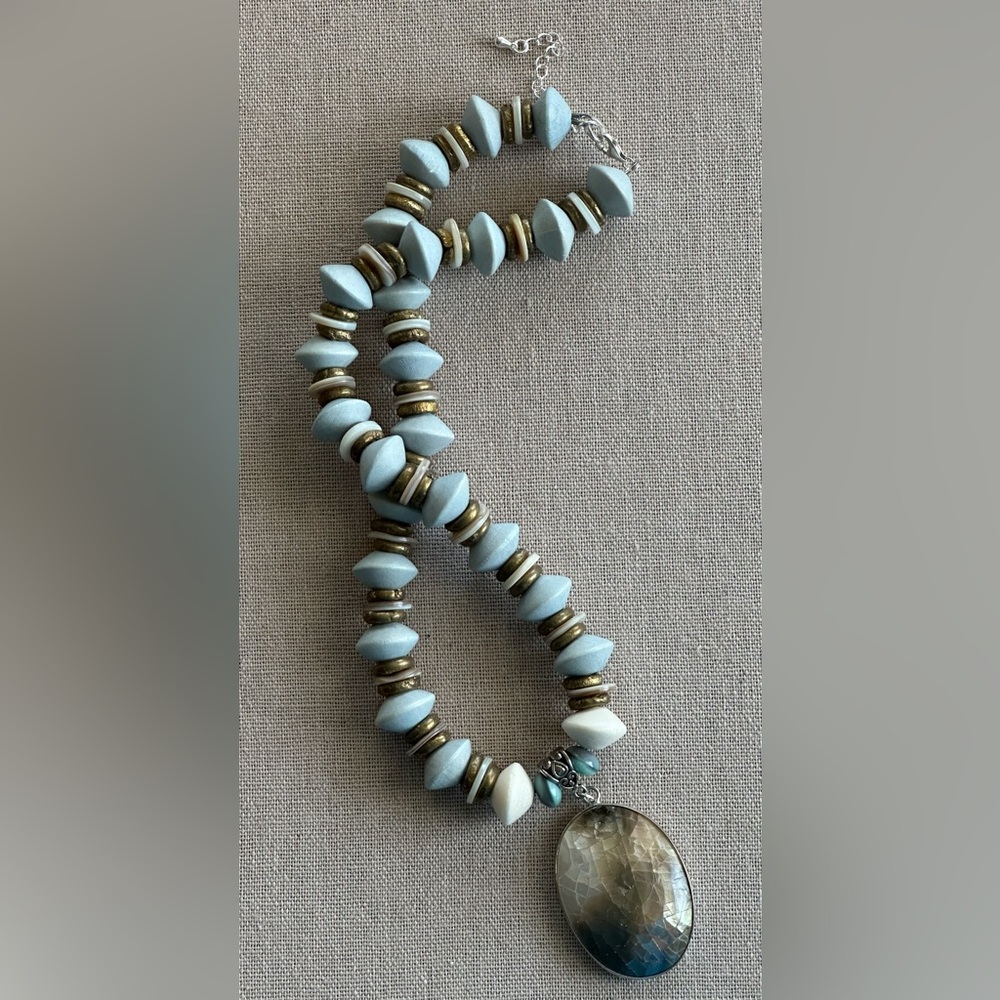 20 inch Wood and Shell beads Mother Necklace NWOT